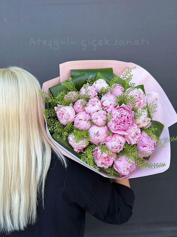 Pembe Şakayık Buketi